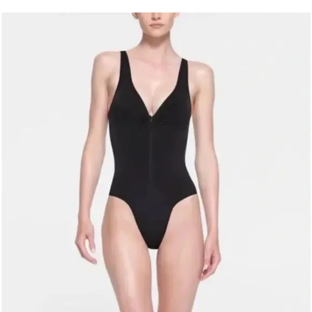 SKIMS *NWOB Seamless Sculpt Zip Front Bodysuit | Onyx - Picture 8 of 10